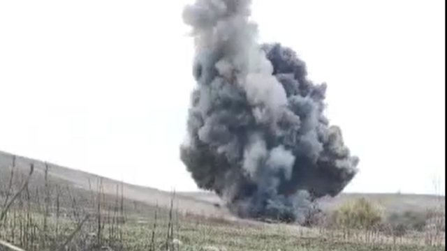 VIDEO | Bombă de 500 kg, neutralizată de geniști în satul Coșnița 