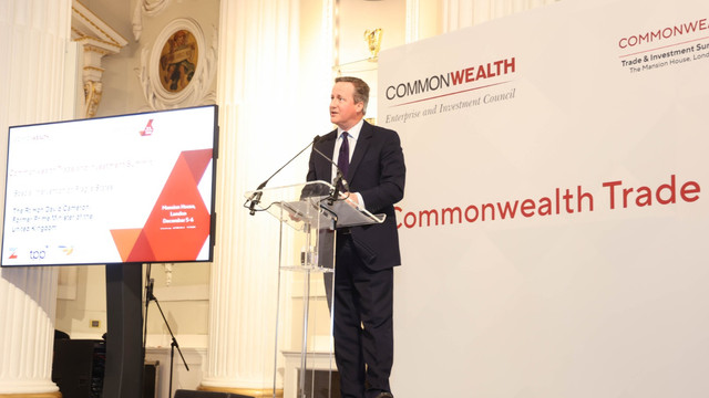 Remanieri în guvernul britanic: David Cameron, inițiatorul Brexit, revine în fruntea diplomației de la Londra