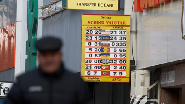 Euro și dolarul, în creștere