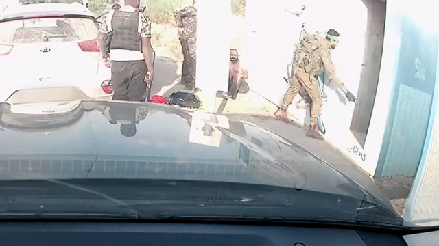 VIDEO | Sadism fără margini: Teroriștii Hamas aruncă grenade într-un adăpost unde se refugiaseră israelieni. Imagini noi de pe 7 octombrie