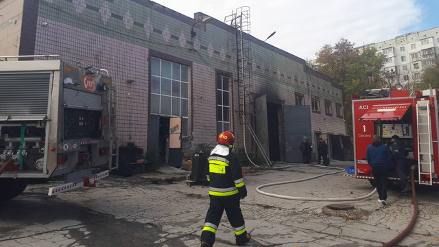 Incendiu la depozit cu tehnică electrică, mobilă și lemn din municipiul Chișinău