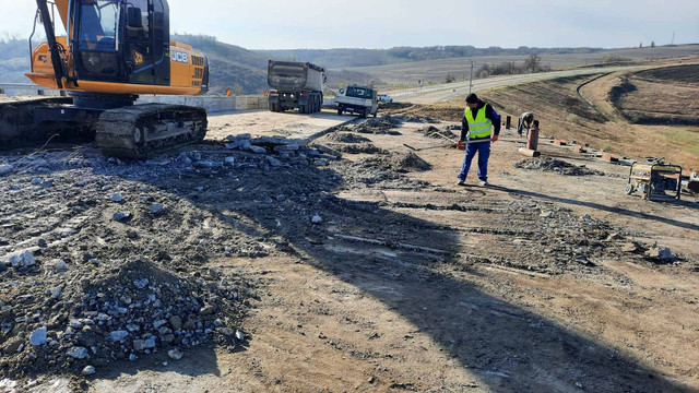 Au demarat lucrările de reparație a podului din Sagaidacul Nou, aflat pe un drum care duce spre frontiera cu România