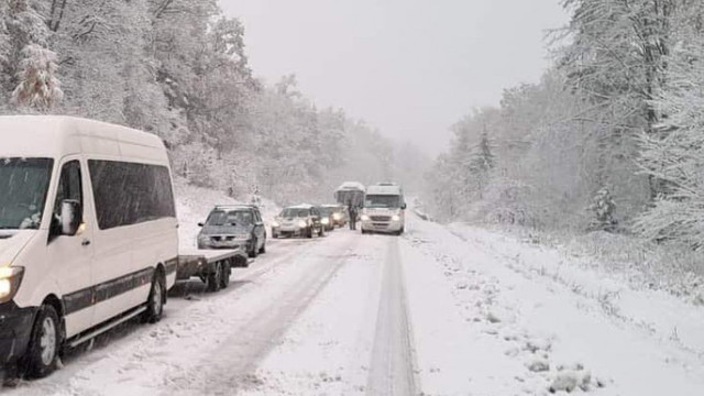 Primul episod autentic de iarnă, în România. Un ciclon mediteranean a adus ninsori și viscol
