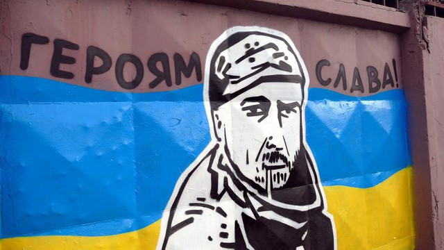 FOTO | Statuie ridicată în onoarea soldatului filmat fumând ostentativ în fața rușilor și care a spus „Slava Ukraini” înainte să fie executat