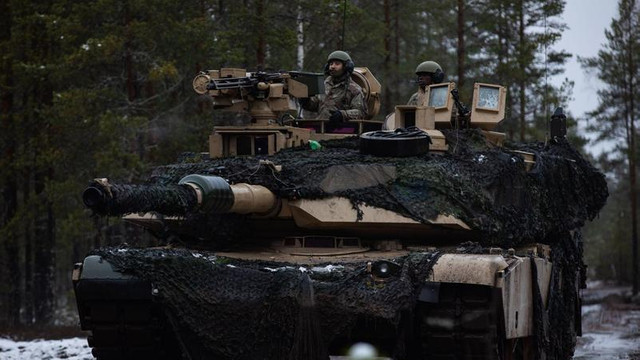 FOTO | Primele imagini cu tancurile americane Abrams pe frontul din Ucraina