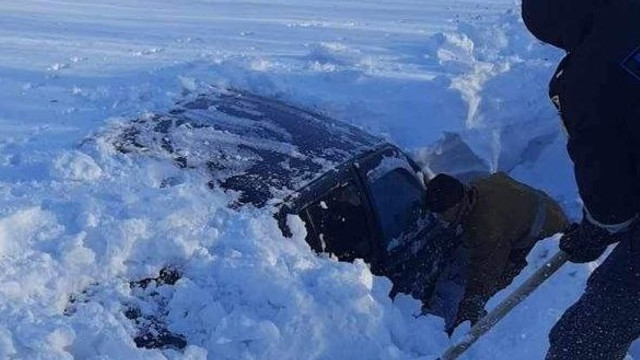 Două persoane au fost depistate fără semne de viață într-o mașină blocată în zăpadă în raionul Căușeni. În raionul Criuleni un bărbat a fost găsit decedat pe traseu