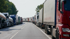 Transportatorii rutieri slovaci blochează un punct de frontieră cu Ucraina