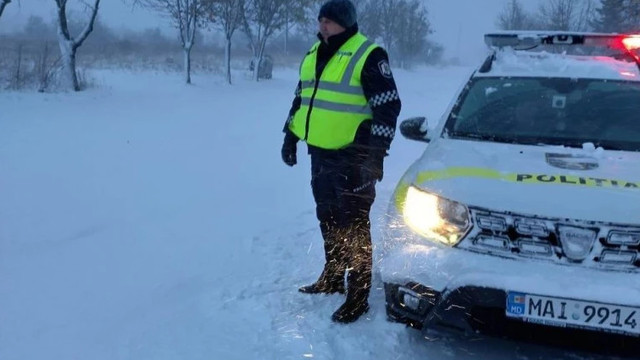 Poliția: În sudul țării ninge! Nu porniți la drum, dacă nu există o urgență! / video