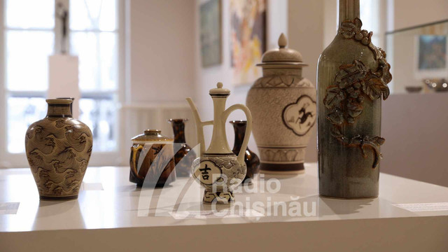 O expoziție de porțelan și ceramică chinezească, inaugurată la Chișinău / FOTO