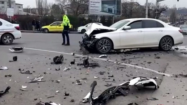 VIDEO | Doi cetățeni ai Republicii Moldova și-au făcut praf mașinile de lux, într-un accident rutier produs în Iași