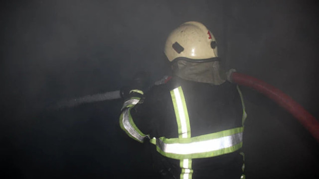 Incendiu izbucnit seara trecută în scara unul bloc de locuit din Chișinău. Trei echipaje de pompieri au intervent