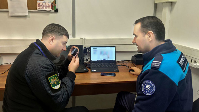Cartușe, un pistol și un act falsificat, descoperite la trei cetățeni străini aflați în Aeroportul Chișinău