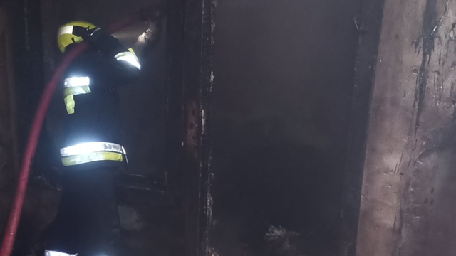Incendiu izbucnit la un garaj din centrul Chișinăului. Două echipaje de pompieri au intervenit pentru stingerea acestuia