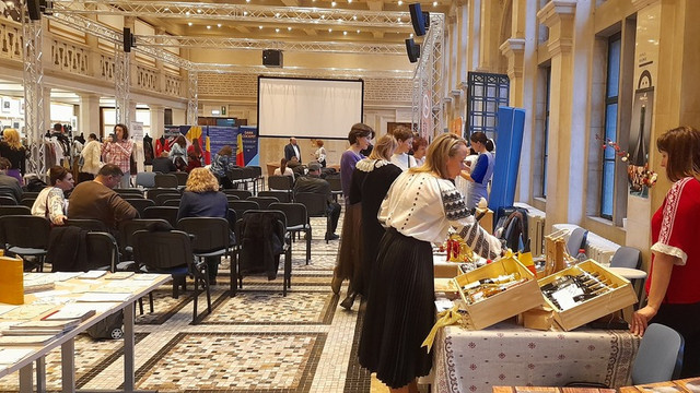 FOTO | Bazar Diplomatic la Bruxelles. Rafinamentul, creativitatea și unicitatea reprezentând România și Republica Moldova au surprins oaspeții prezenți la eveniment