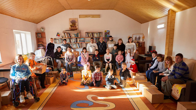 FOTO | “AIR de Sărbători”. Asociația Investitorilor din România în Republica Moldova a adus bucurie la peste 140 de copii și adulți cu dizabilități și din familii social-vulnerabile