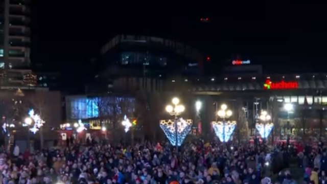 VIDEO | Mii de ieșeni s-au strâns să cânte colinde în centrul orașului