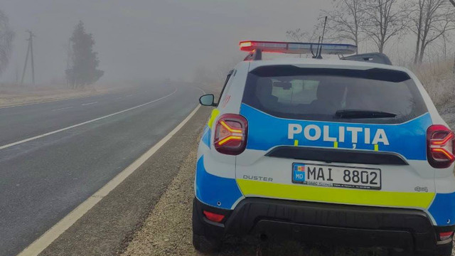Pe unele drumuri din nordul și centrul Republicii Moldova se circulă în condiții de ceață. Recomandările Poliției