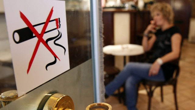 Fumatul va fi interzis în stațiile PECO, pe terasele cluburilor și în parcurile de distracții