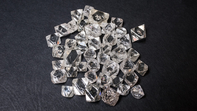 Uniunea Europeană adoptă sancțiuni împotriva celui mai mare producător rus de diamante