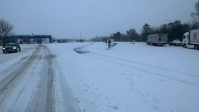 Traversare și circulația pentru camioane stabilită de autoritățile din România, prin postul vamal Albița, restricționată