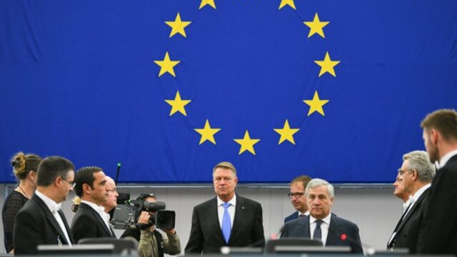 Presa din România. Președintele Klaus Iohannis, invitat să susțină un discurs în plenul Parlamentului European în februarie