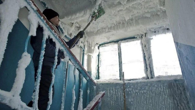 „Este o rușine totală”. Furie și frustrare, după ce mii de oameni dârdâie de frig în case, în Rusia