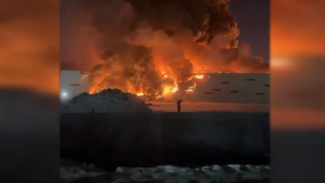 VIDEO | Incendiu devastator în Sankt Petersburg. Arde un depozit al unuia dintre cei mai mari comercianți din Rusia
