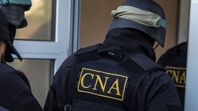 Sinteza CNA: O persoană reținută în dosarul fraudei bancare și percheziții la Hîncești într-un dosar de trafic de influență la eliberarea permiselor de conducere