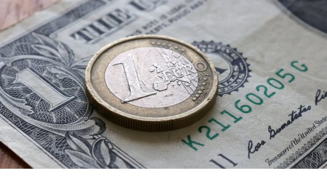 Euro și dolarul se scumpesc