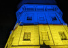 FOTO | În semn de solidaritate, clădirea Muzeului de Istorie a orașului Chișinău a fost iluminată în culorile drapelului Ucrainei