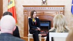 Președinta Maia Sandu a discutat cu mai mulți oameni de cultură despre referendumul privind aderarea la UE