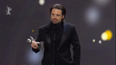 Actorul român Sebastian Stan, premiat cu „Ursul de argint” la Festivalul Internațional de film de la Berlin