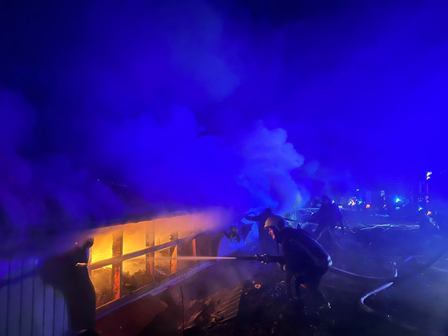 FOTO | Nivel sporit de intervenție a pompierilor la un incendiu satul Mereșeni, raionul Hîncești