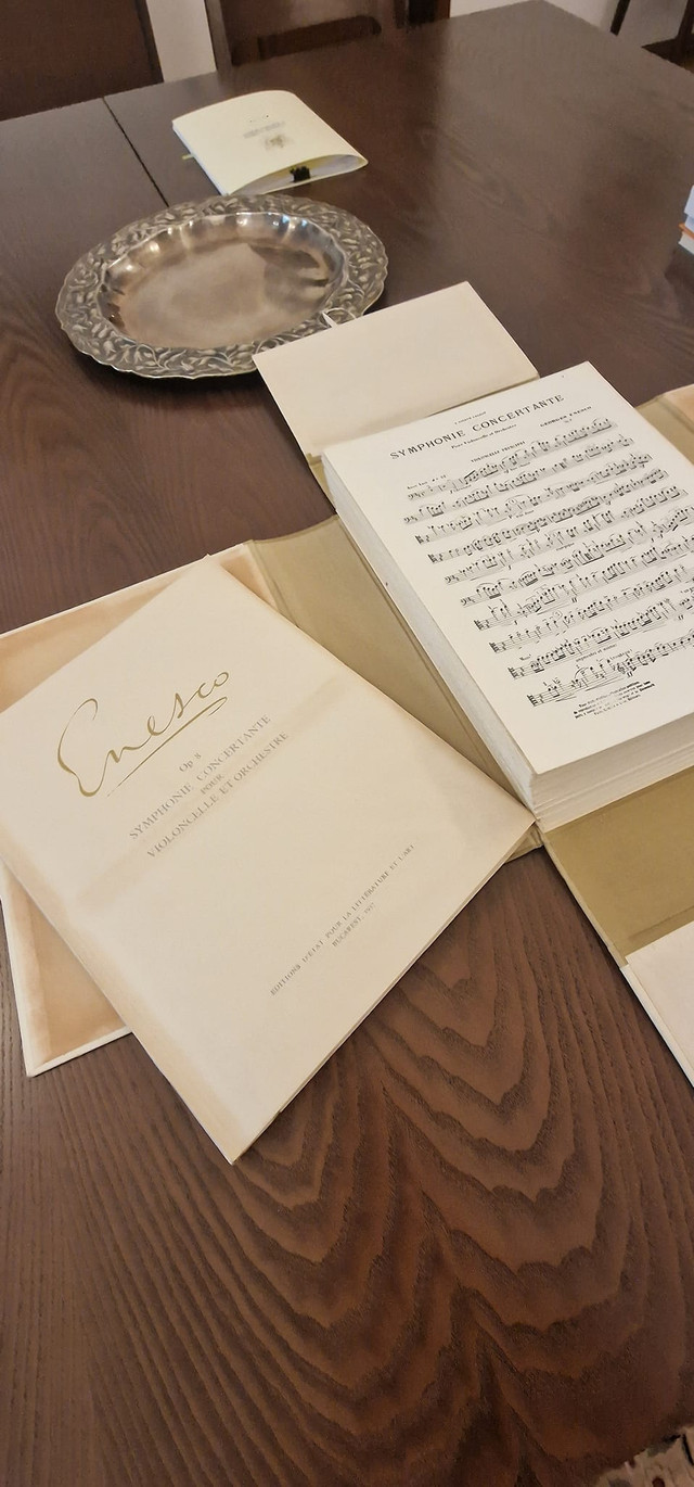 FOTO | Donație consistentă de partituri și cărți de specialitate, oferită Filarmonicii Naționale „Serghei Lunchevici