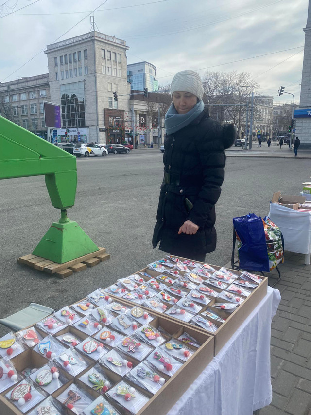 FOTO | Mărțișoarele au apărut la vânzare în Chișinău. Câți bani scoatem din buzunar în acest an pentru a oferi în dar un simbol al primăverii