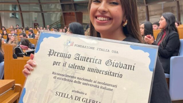 O italiancă primește premiul Young America Award pentru studiul limbii române