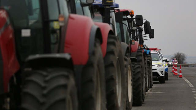 Agricultorii din sudul Republicii Moldova au ieșit la protest cu tractoarele