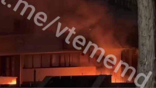 VIDEO | Incendiu în incinta USM. Au ars două uși ale Centrului de Informare și Documentare NATO