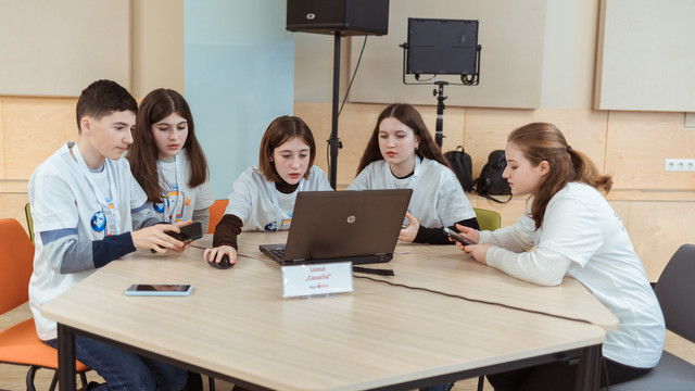 FOTO | Peste 50 de elevi din Republica Moldova au participat la concursul național „Împreună, pentru un Internet mai bun”

