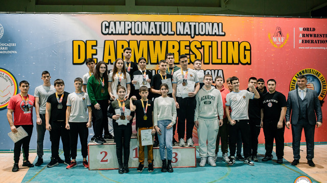 FOTO | Aproape 250 de sportivi au concurat la Campionatul național de armwrestling. Lista câștigătorilor