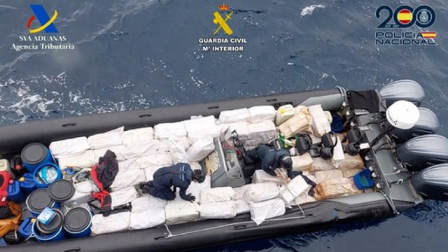 Un cetățean al Republicii Moldova a fost arestat pe o barcă care transporta patru tone de cocaină în Arhipelagul Canarelor