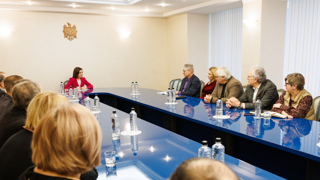 Președinta Maia Sandu a discutat despre referendumul privind integrarea europeană cu oameni de cultură 



