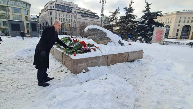 Ambasadorul României la Moscova a depus o coroană de flori la Piatra Solovetsky, în memoria lui Alexei Navalnîi 
