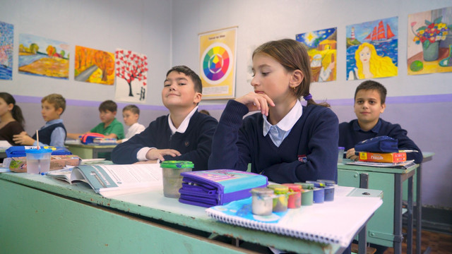 Sute de copii ucraineni își continuă studiile în școlile și grădinițele din Republica Moldova. Directoarea LT „I.S. Neciui-Levițchi”: Se integrează foarte bine și nu se simte diferența
