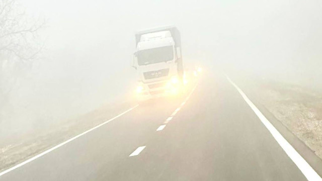 Atenție, șoferi și pietoni! Ceață densă pe drumurile din centrul și sudul Republicii Moldova