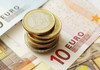 Euro își continuă scumpirea