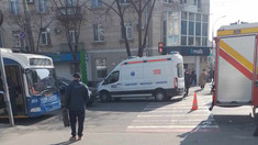 O bătrână din Bălți a decedat după ce s-ar fi împiedicat și s-a lovit cu capul de troleibuzul care circula pe strada