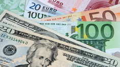 Ieftinire a monedei Euro și a dolarului american, anunțată pentru astăzi