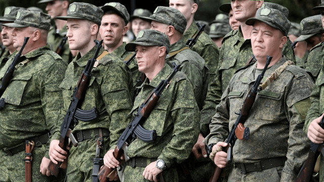 Rușii așteaptă cu 122.000 de soldați într-o importantă zonă a frontului din Ucraina. Arsenalul impresionant cu care sunt dotați 