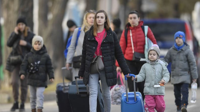 Tot mai mulți refugiați ucraineni se angajează în câmpul muncii din Republica Moldova

